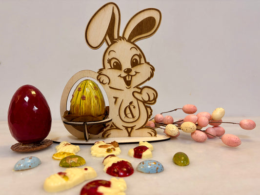 Комплект шоколадово великденско яйце с дървена фигура заек