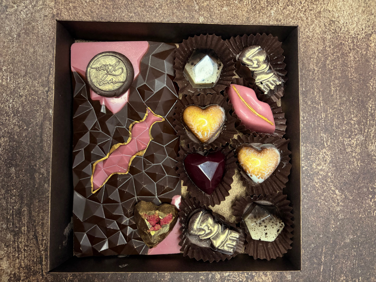 Комплект за Свети Валентин с шоколад и бонбони